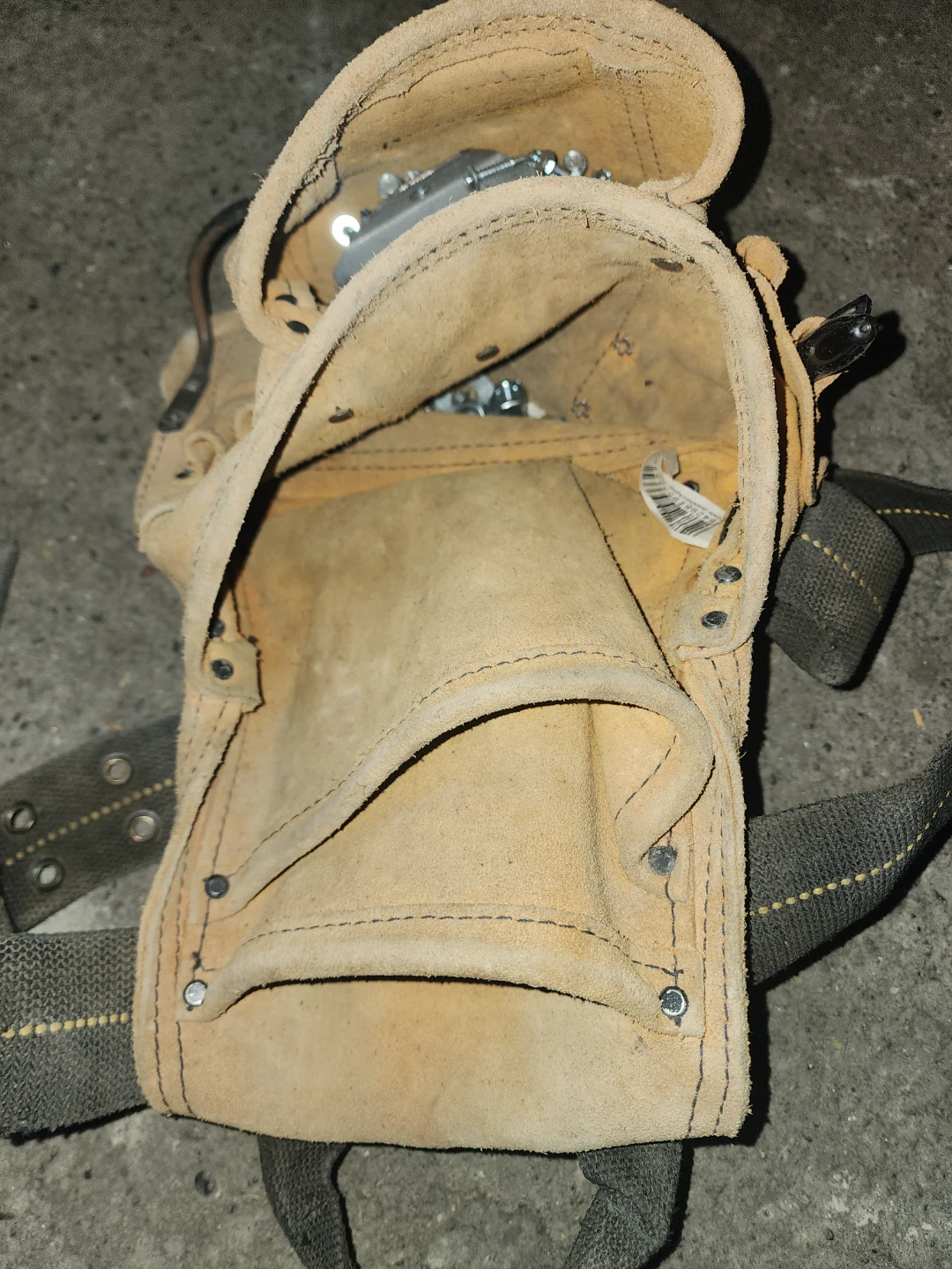 DEWALT Suede Tool Pouch with Belt - photo 3