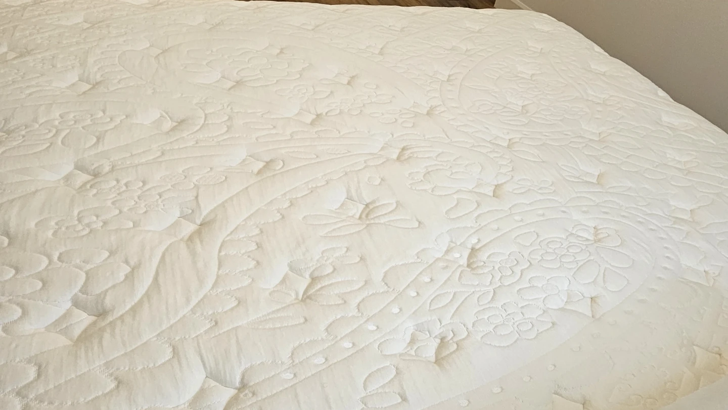 King size mattress and black metal frame - photo 4