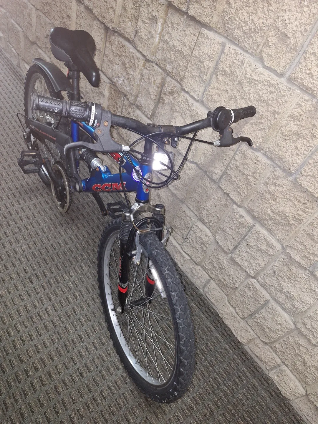 24" 21-Speed Bike - photo 2