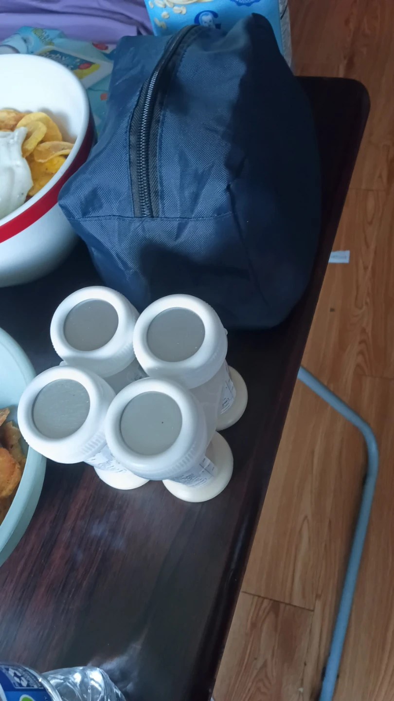 White 4-Bottle Baby Bottle Holder Stand