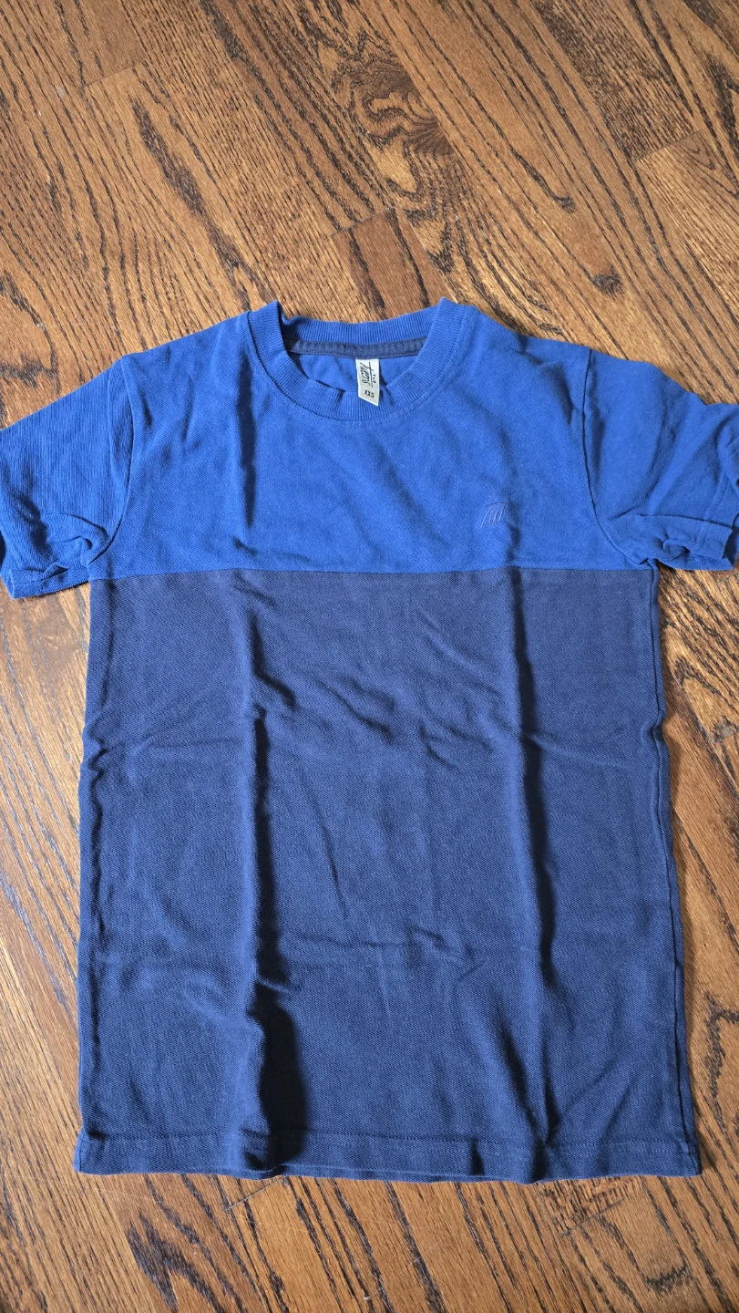 2 Boys' T-Shirts - like new size 12Y - photo 3