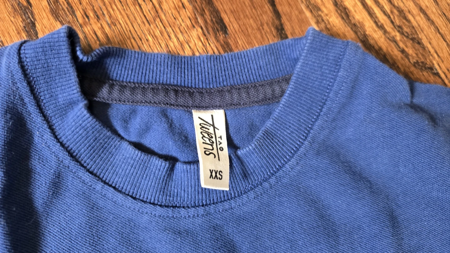 2 Boys' T-Shirts - like new size 12Y - photo 4