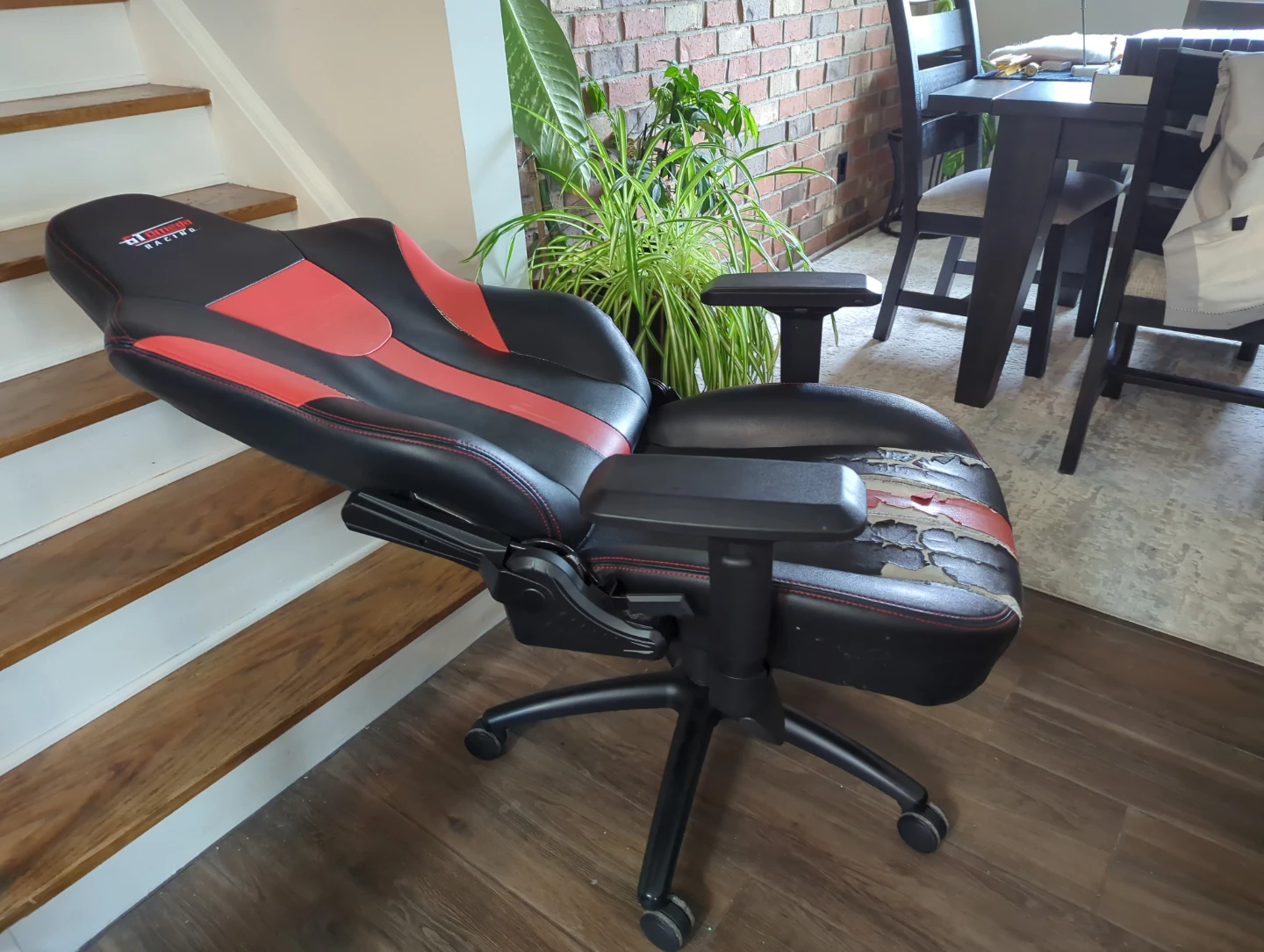 GT Omega Racing Gaming Chair (Black/Red) - Damaged Seat - photo 4