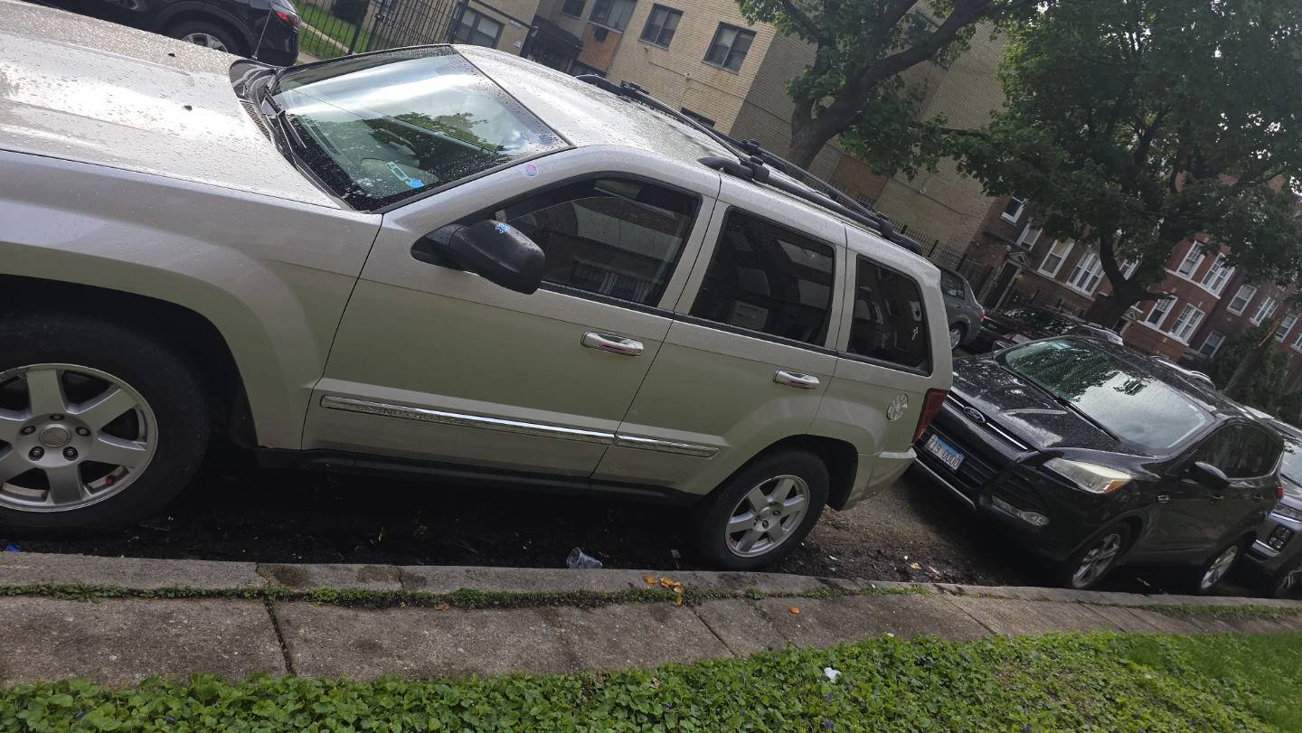 2010 Jeep Grand Cherokee Laredo 4x4 - photo 2