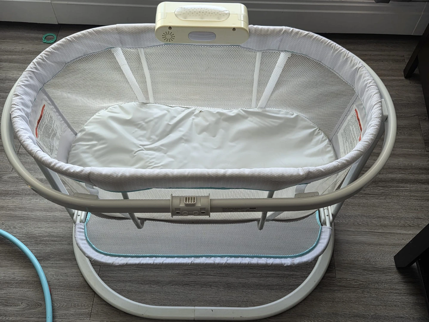 Fisher-Price Soothing Motions Bassinet - photo 3