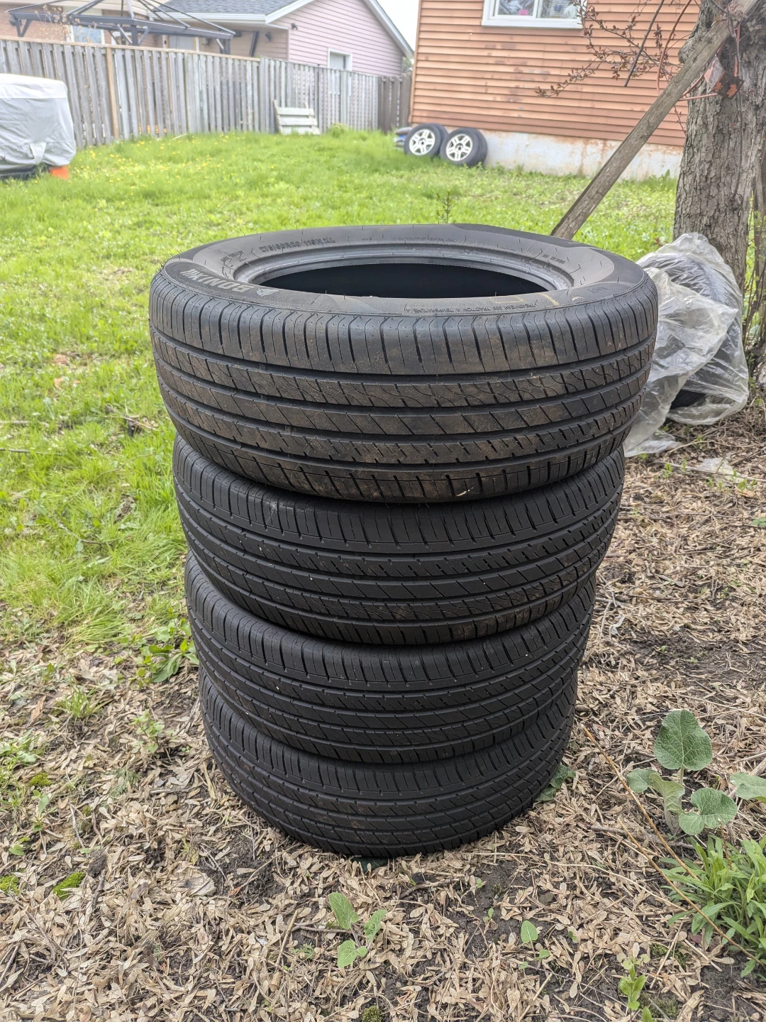 Set of 4 Tires - 275/60R20 119H XL - photo 2
