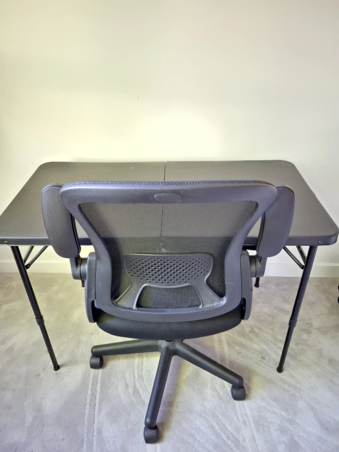 Black Mesh Office Chair+ foldable table