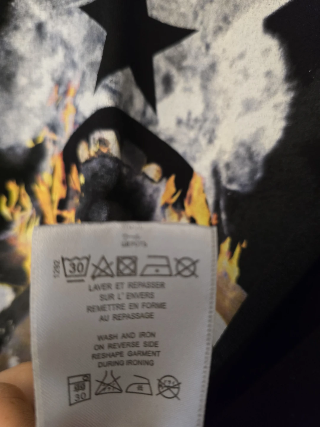 Givenchy Black Graphic Print T-Shirt Size M - photo 5