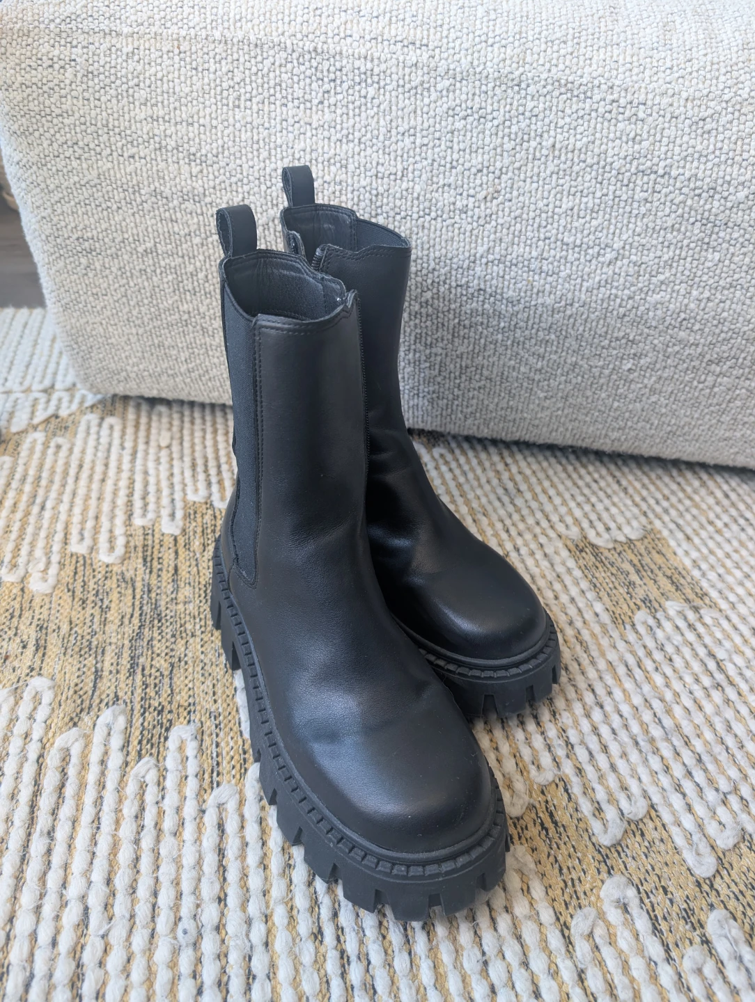 Steve Madden Black Leather Chelsea Boots - Size 9.5 - photo 2