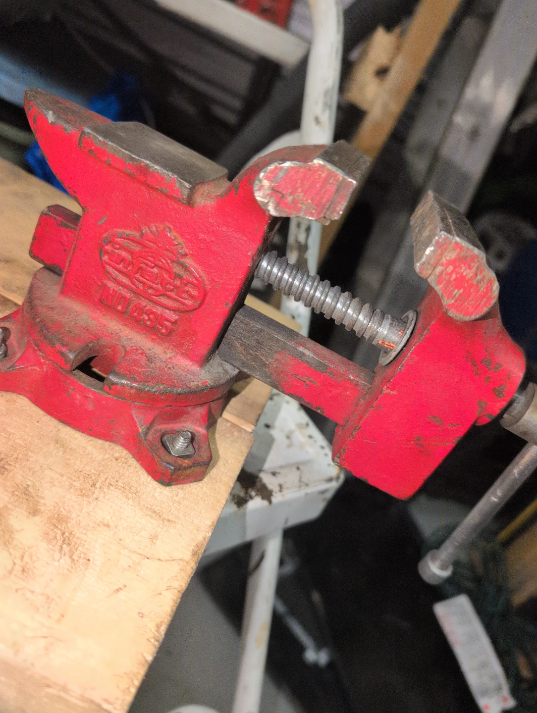 Red Metal Bench Vise NO65 - photo 2
