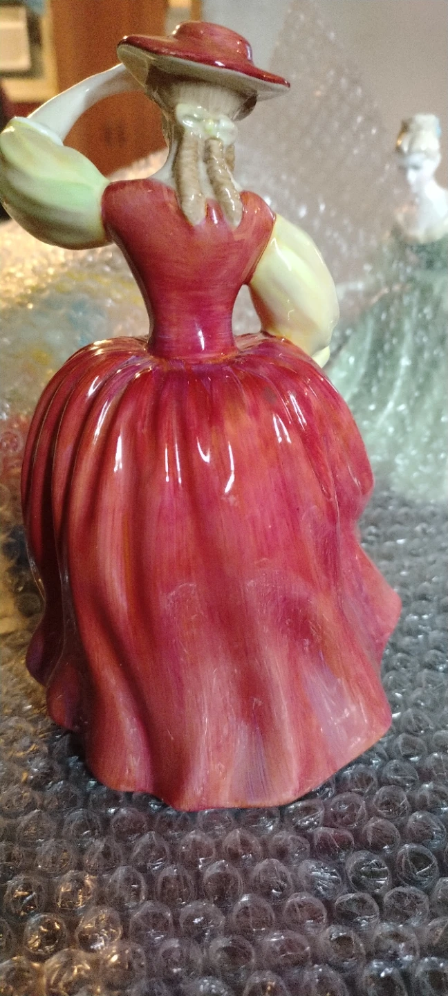 1963 Royal Doulton HN 2399 Buttercup Figurine - photo 2