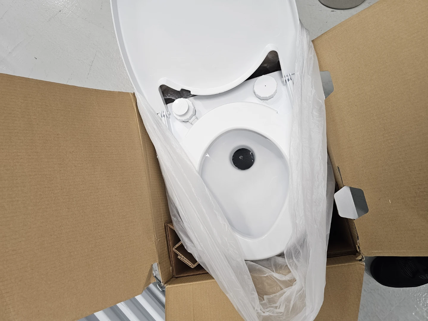 Camco 2.6 Gallon Travel Toilet - photo 3