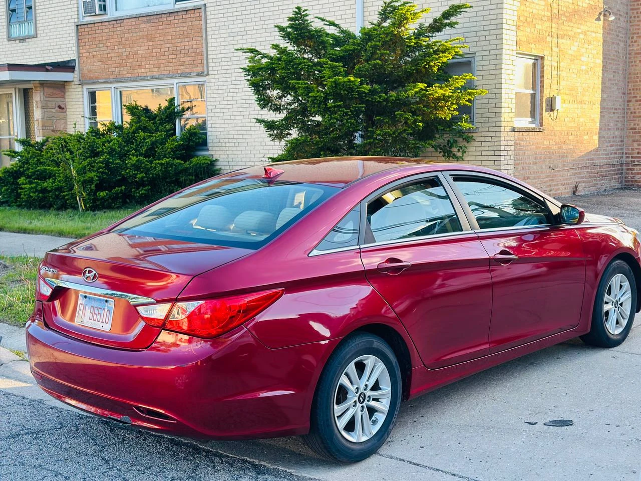 Red Hyundai Sonata Sedan - photo 2