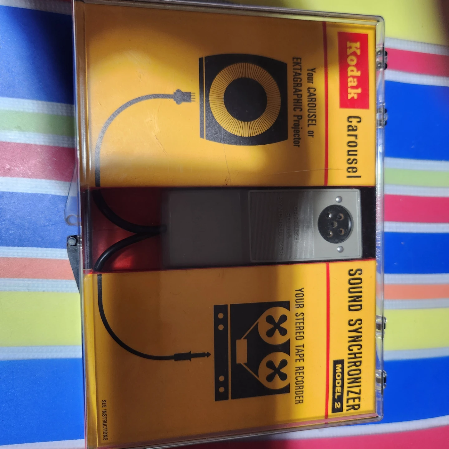 Kodak sound synchronizer for slide or ektagraphic projector