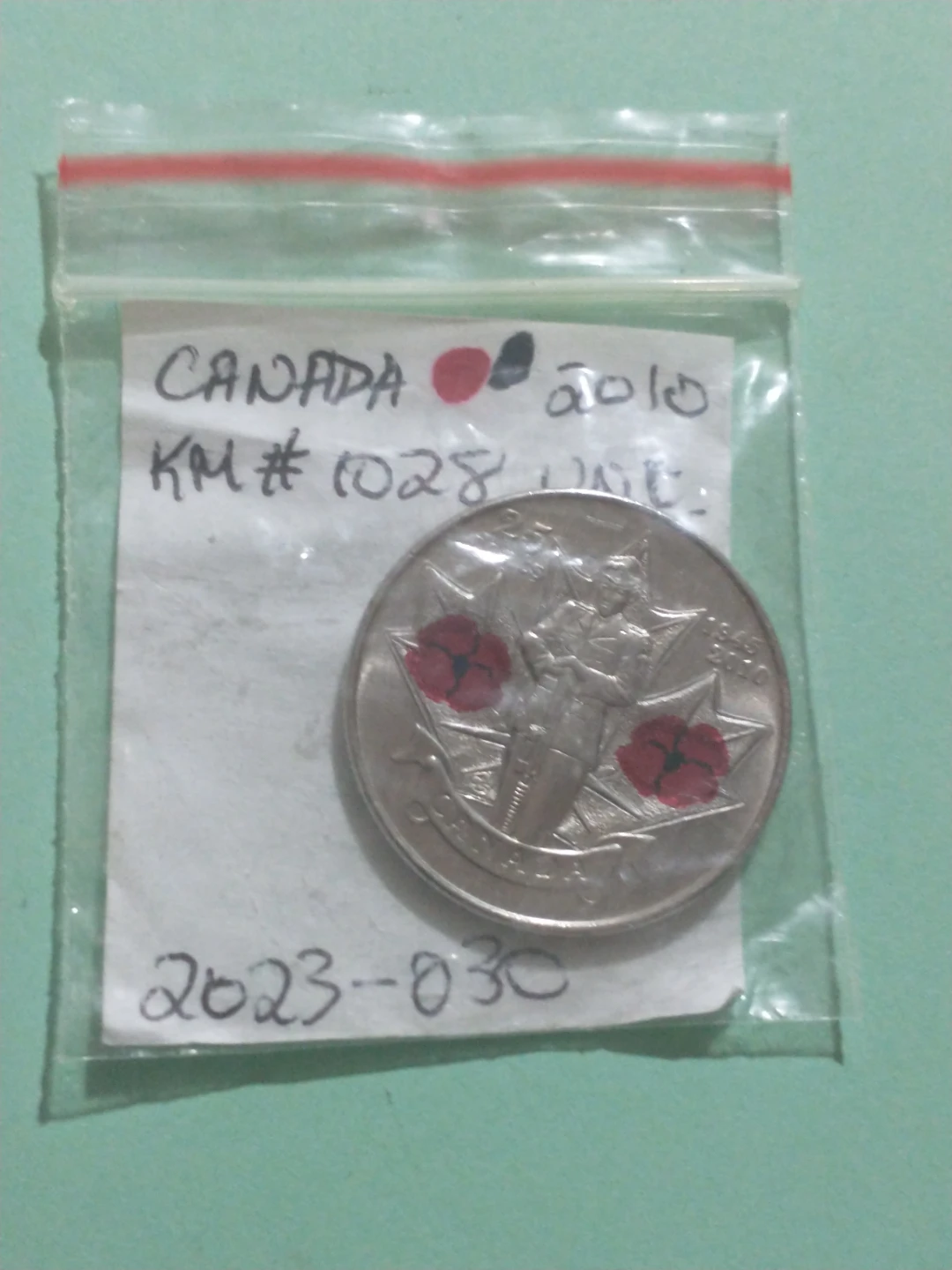 Beautiful 2010 Canada uncirculated colorized quarter KM #1028 - photo 3