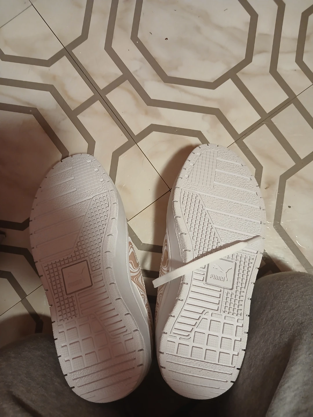 Puma White & Gold Stripe Sneakers - photo 2