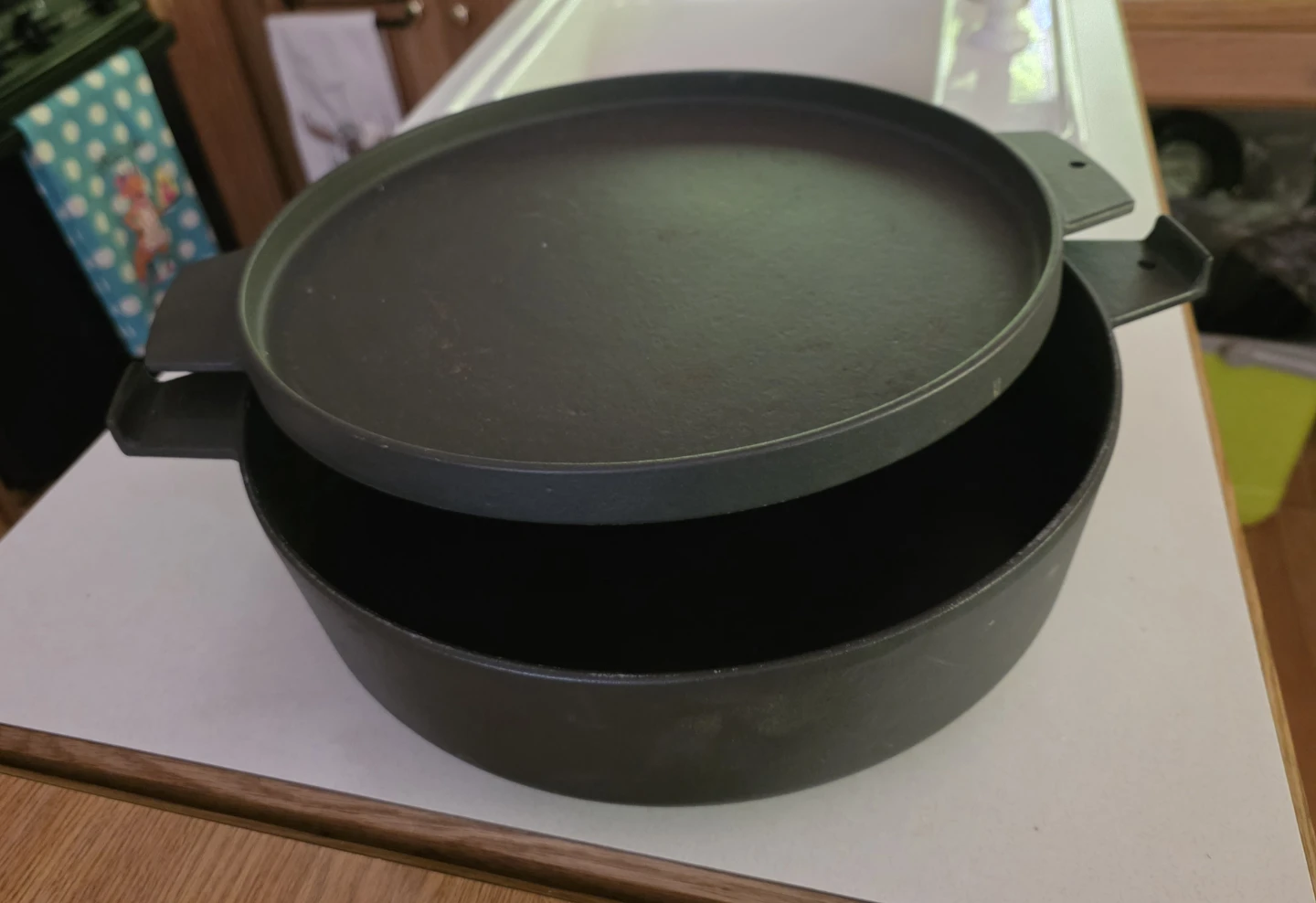 Brand New Cast Iron Dutch Oven & Griddle Set