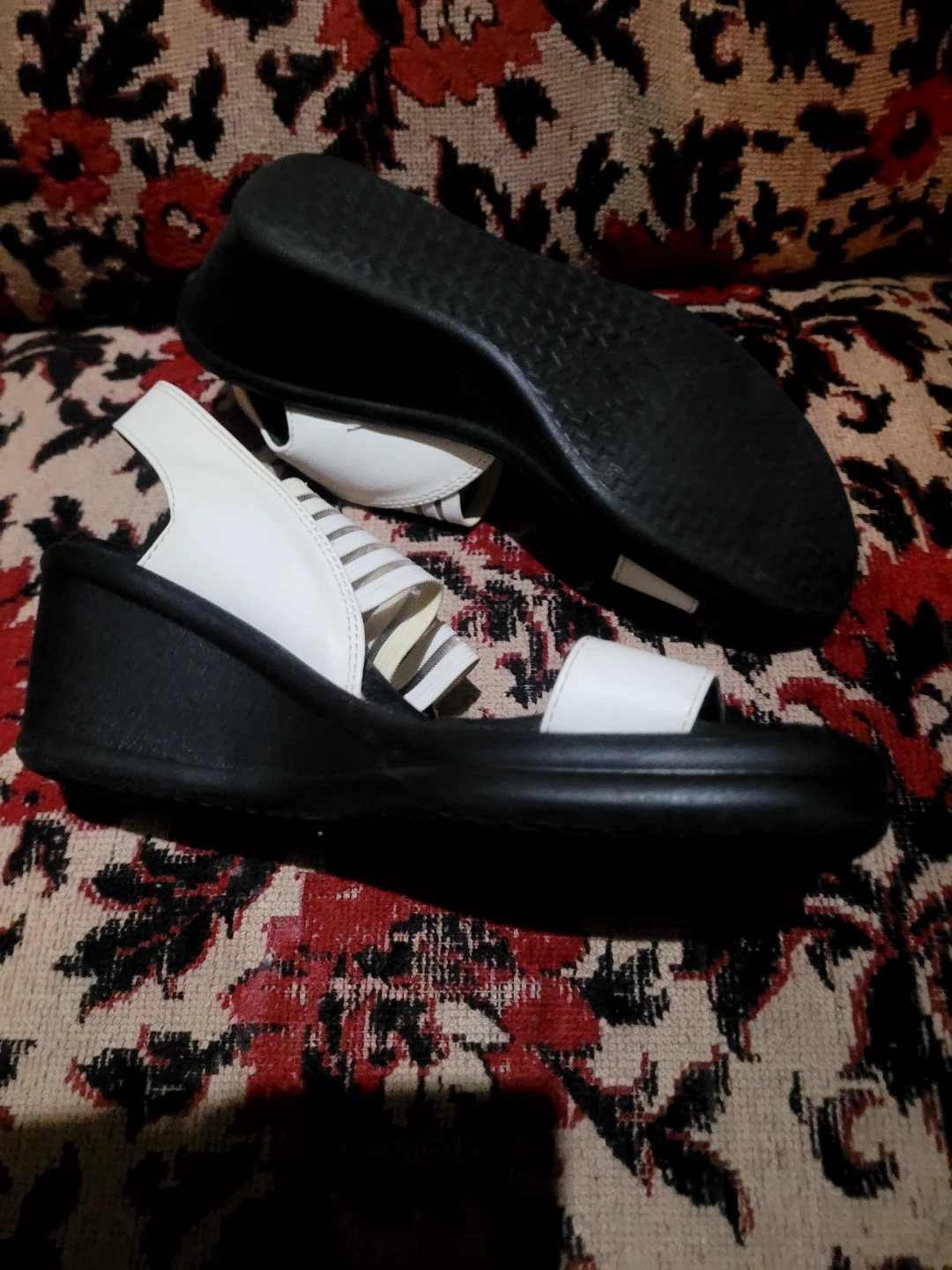 Skechers Women's White & Black Memory Foam Sandals Size 8 - photo 3