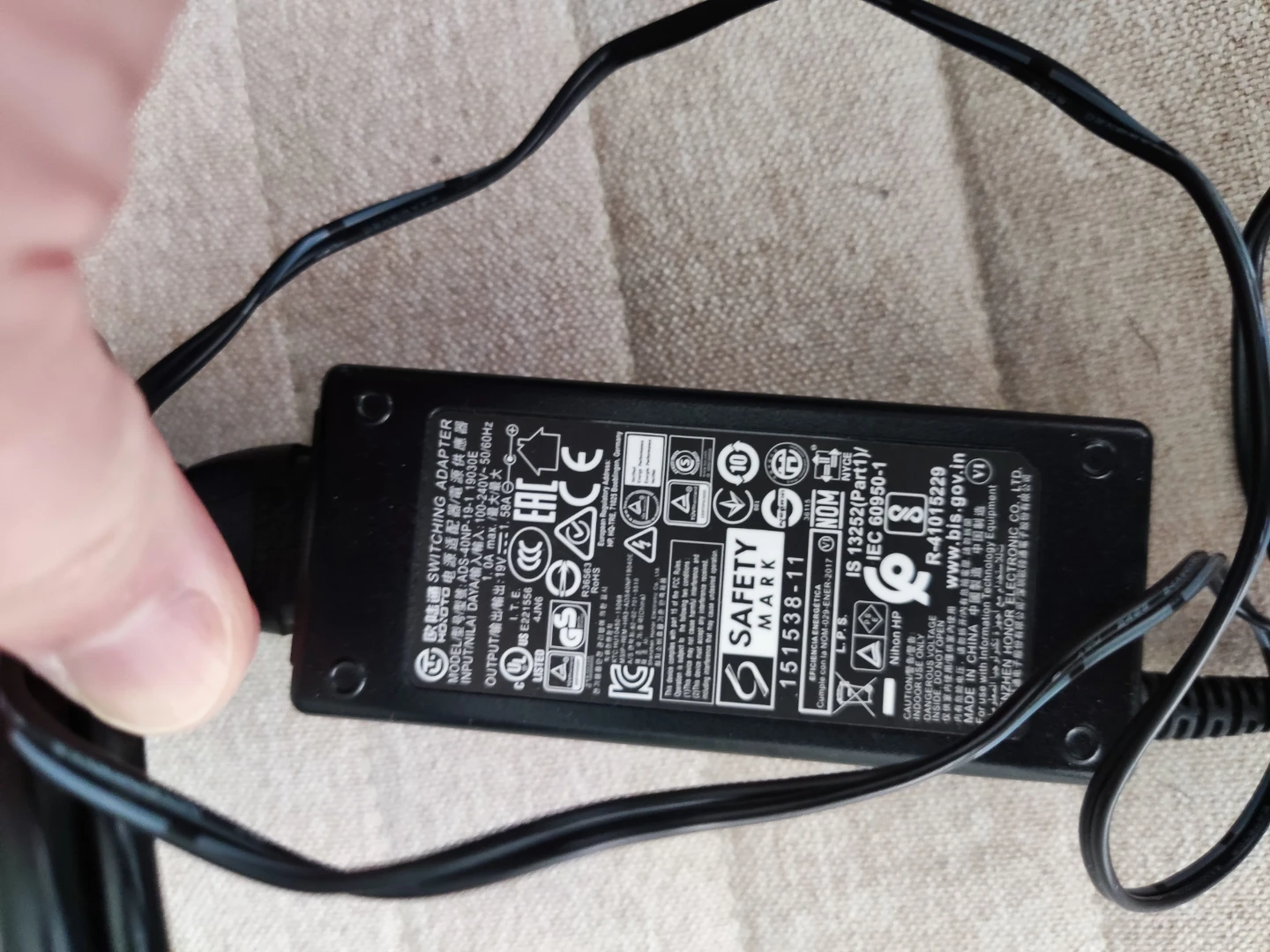 Delta Electronics AC Adapter 19V 3.42A - photo 2