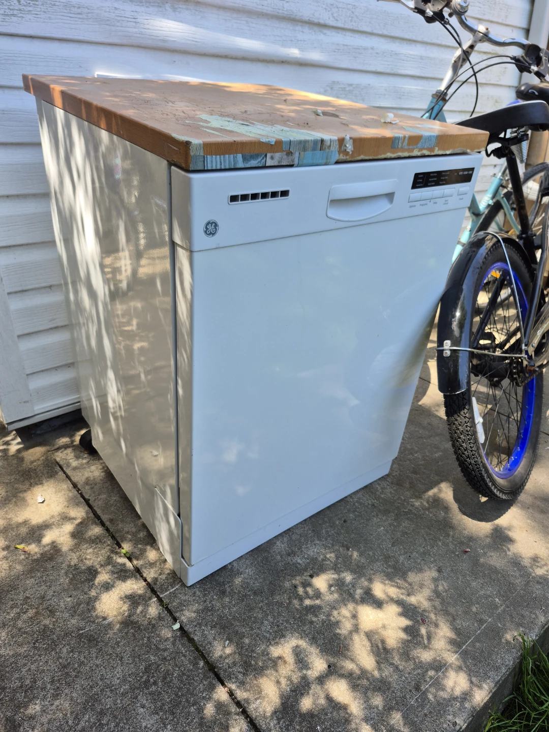 GE Dishwasher - photo 3