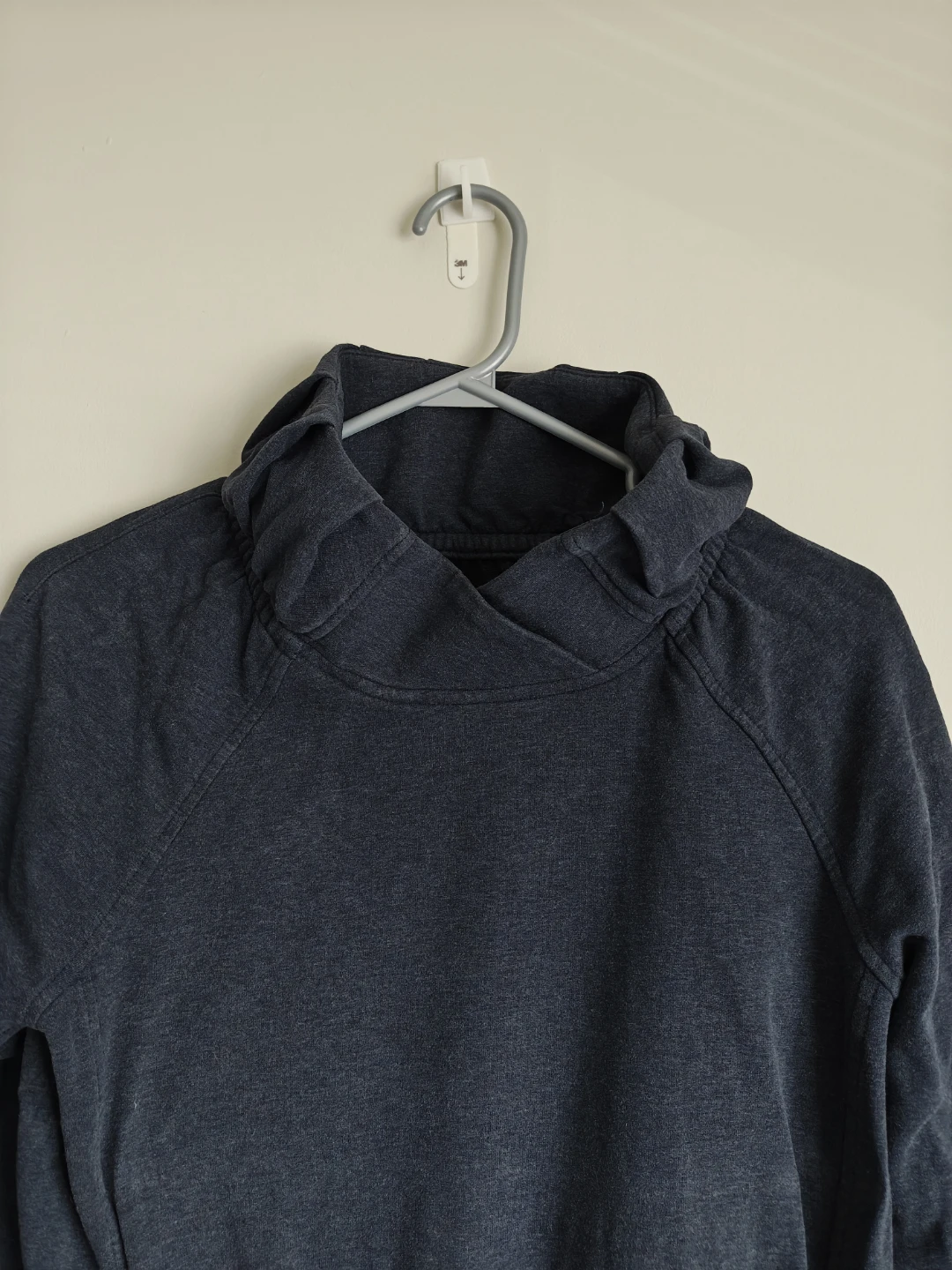 Lululemon Navy Blue Cowl Neck Pullover Hoodie Size 4 - photo 3
