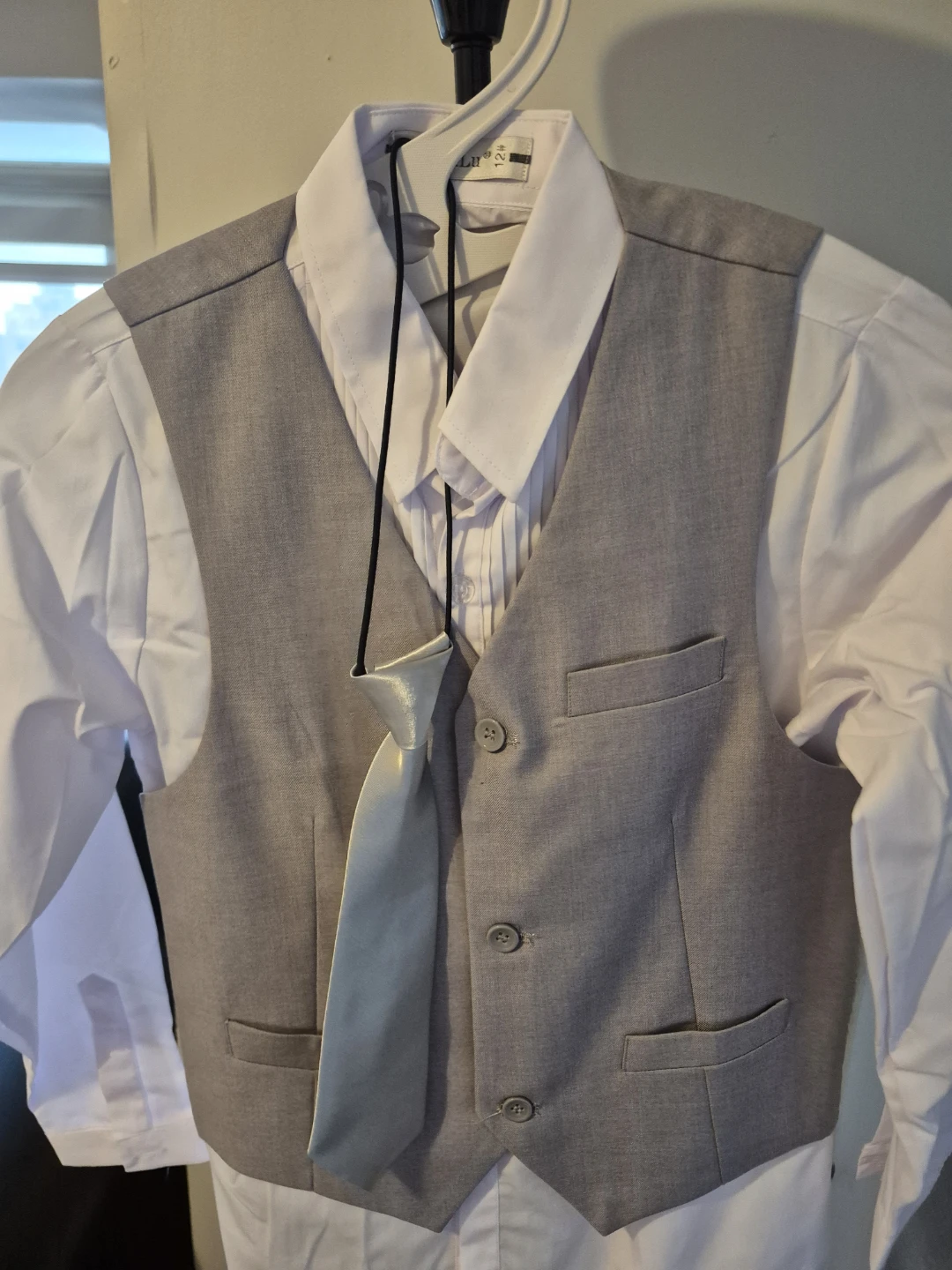 Boys Light Grey 5-Piece Formal Suit Set Size 12 – Brand New - photo 2
