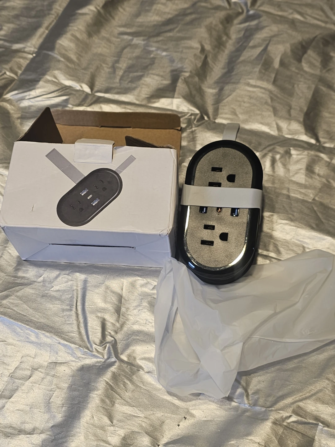 Power Strip Outlet Extender with 4 AC Sockets and 2 USB Ports
