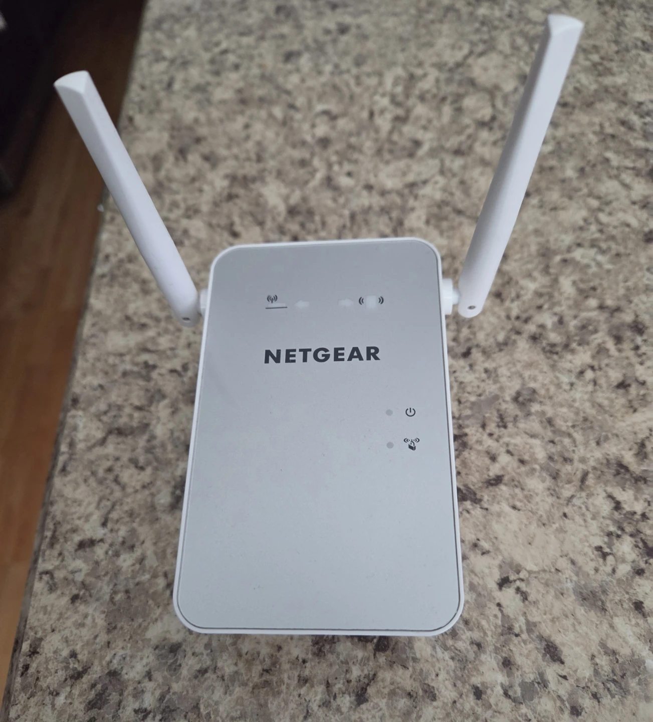 NETGEAR AC1200 WiFi Range Extender EX6150v2