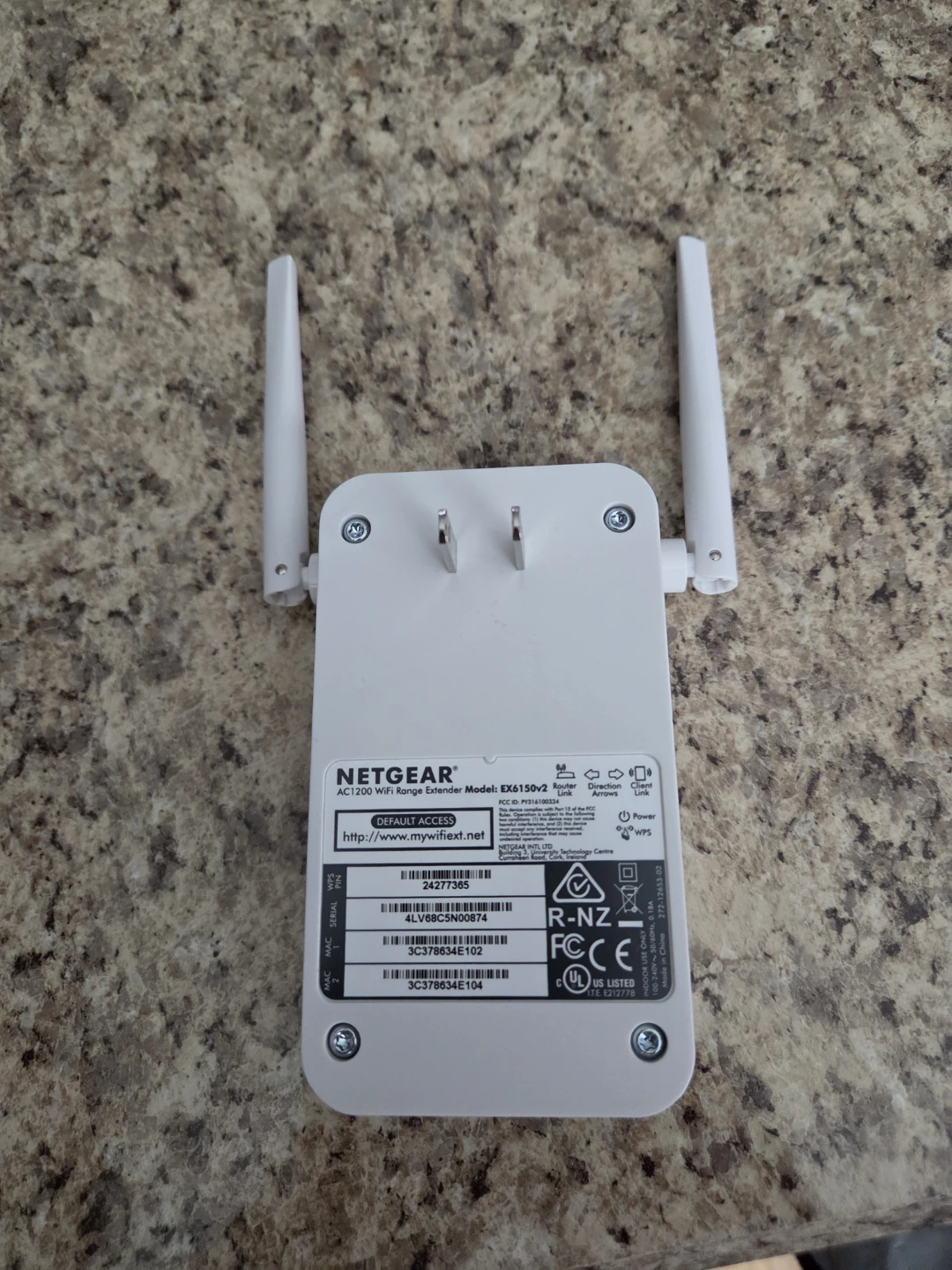 NETGEAR AC1200 WiFi Range Extender EX6150v2 - photo 2