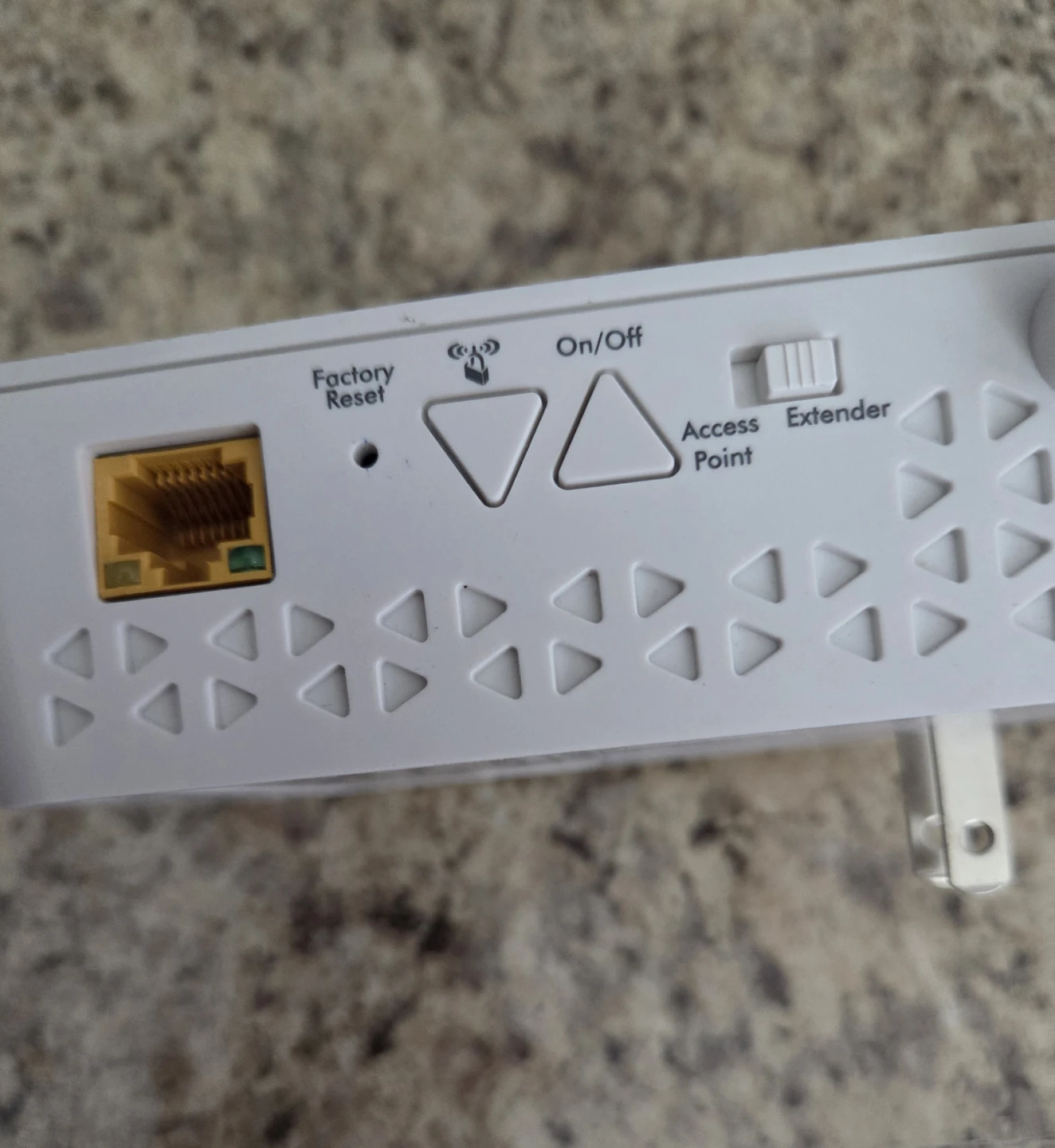 NETGEAR AC1200 WiFi Range Extender EX6150v2 - photo 3