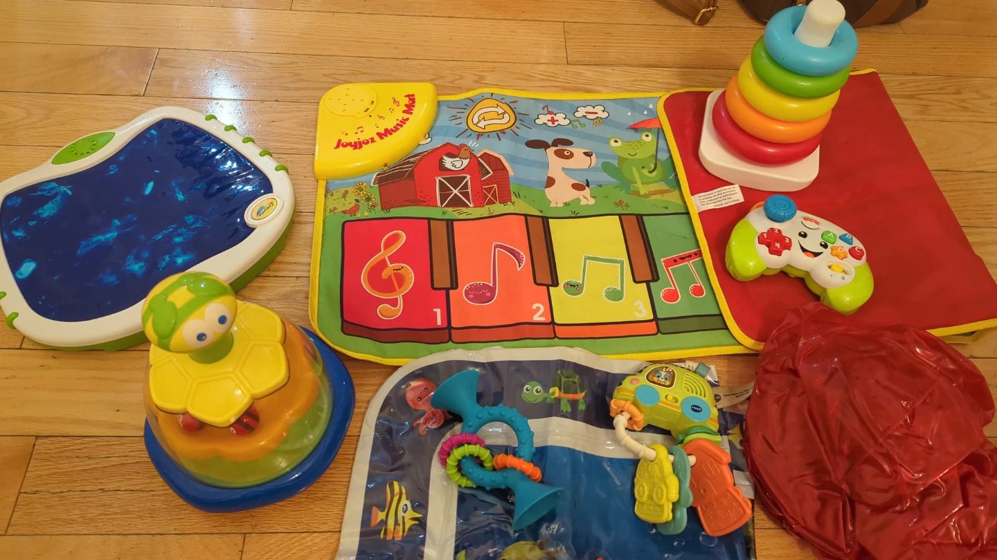 Wooden Baby Playpen and toys - photo 2