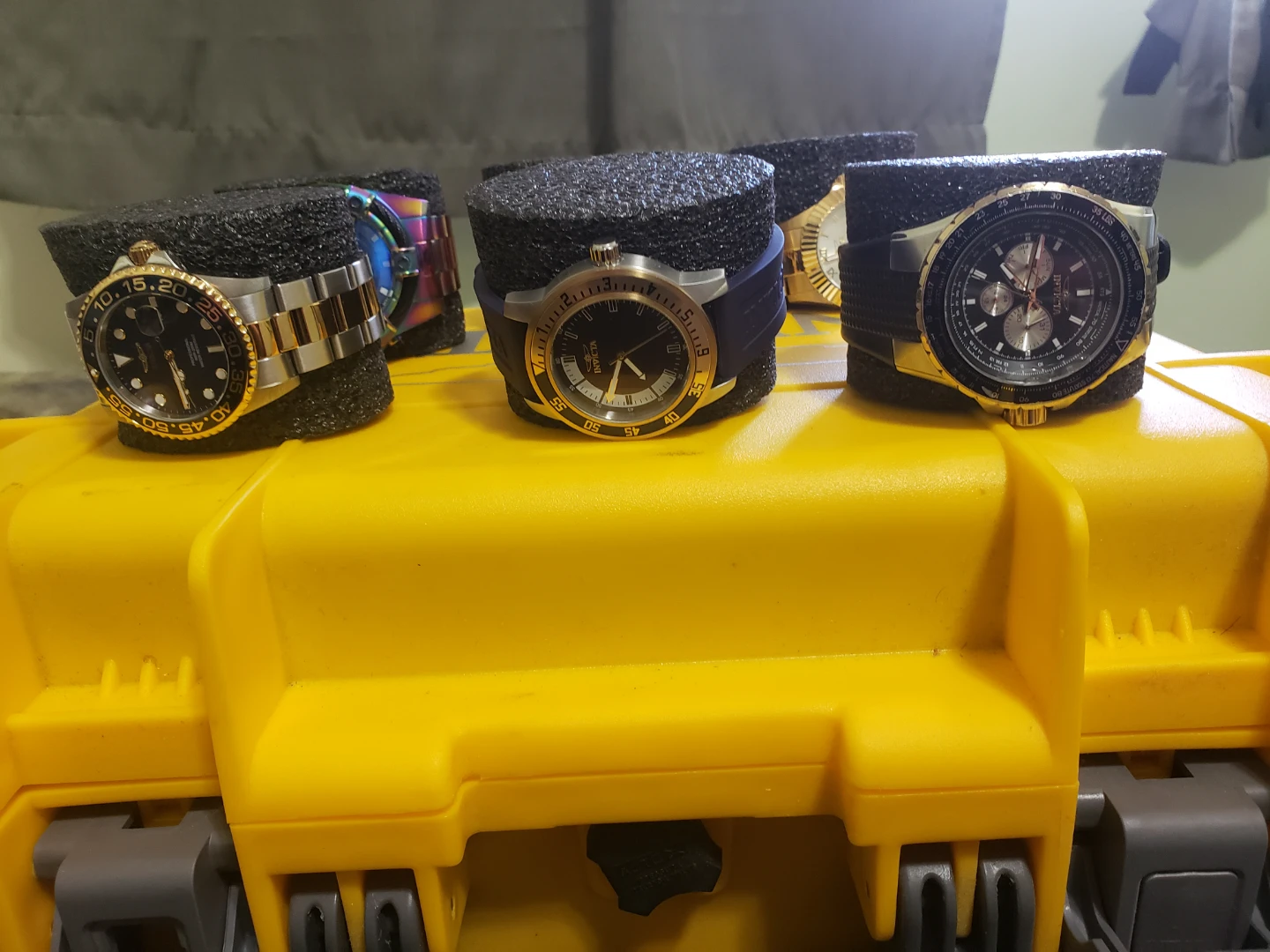 Invicta Watch Collection in Yellow Hard Case - photo 4