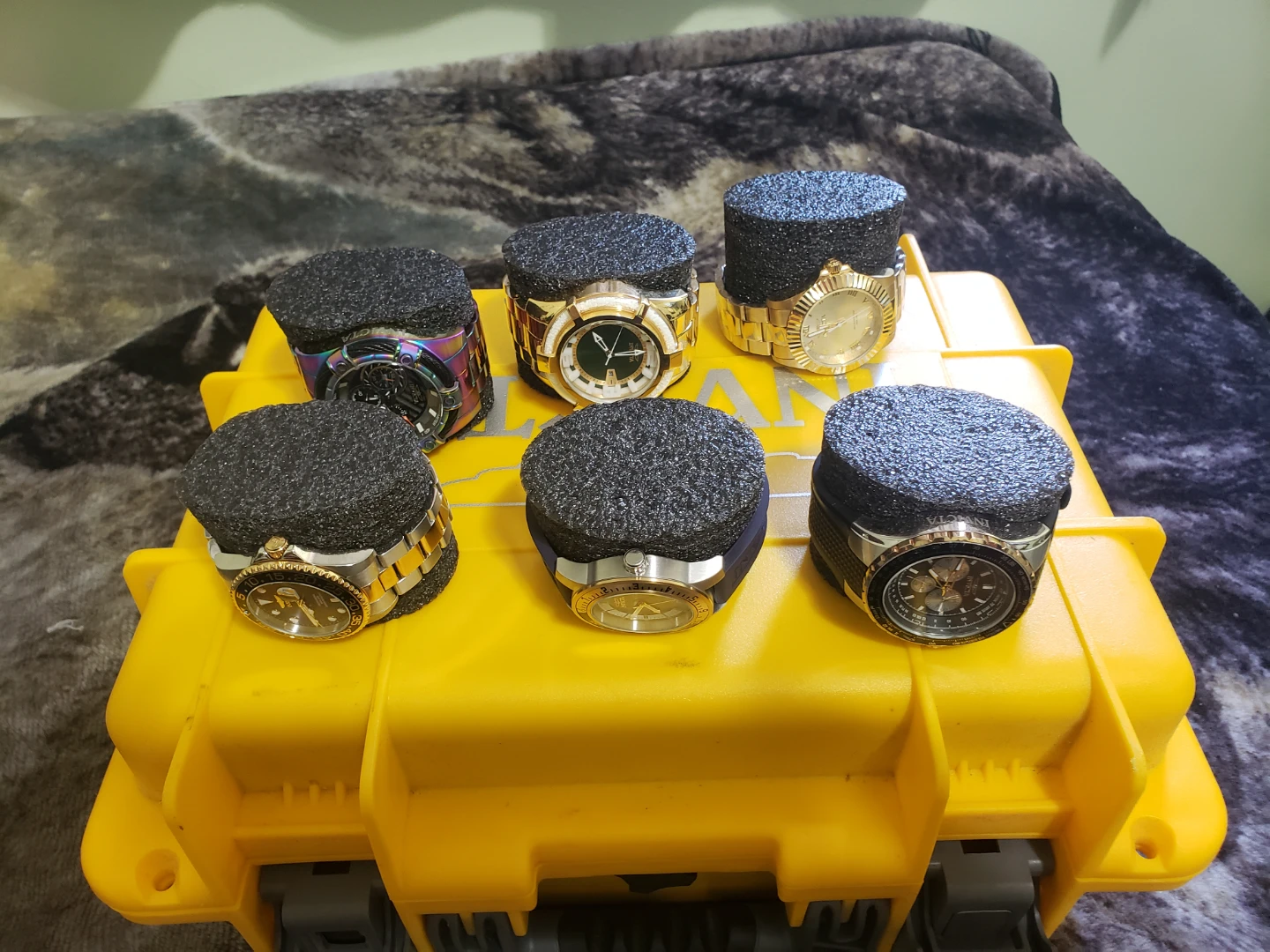 Invicta Watch Collection in Yellow Hard Case - photo 5