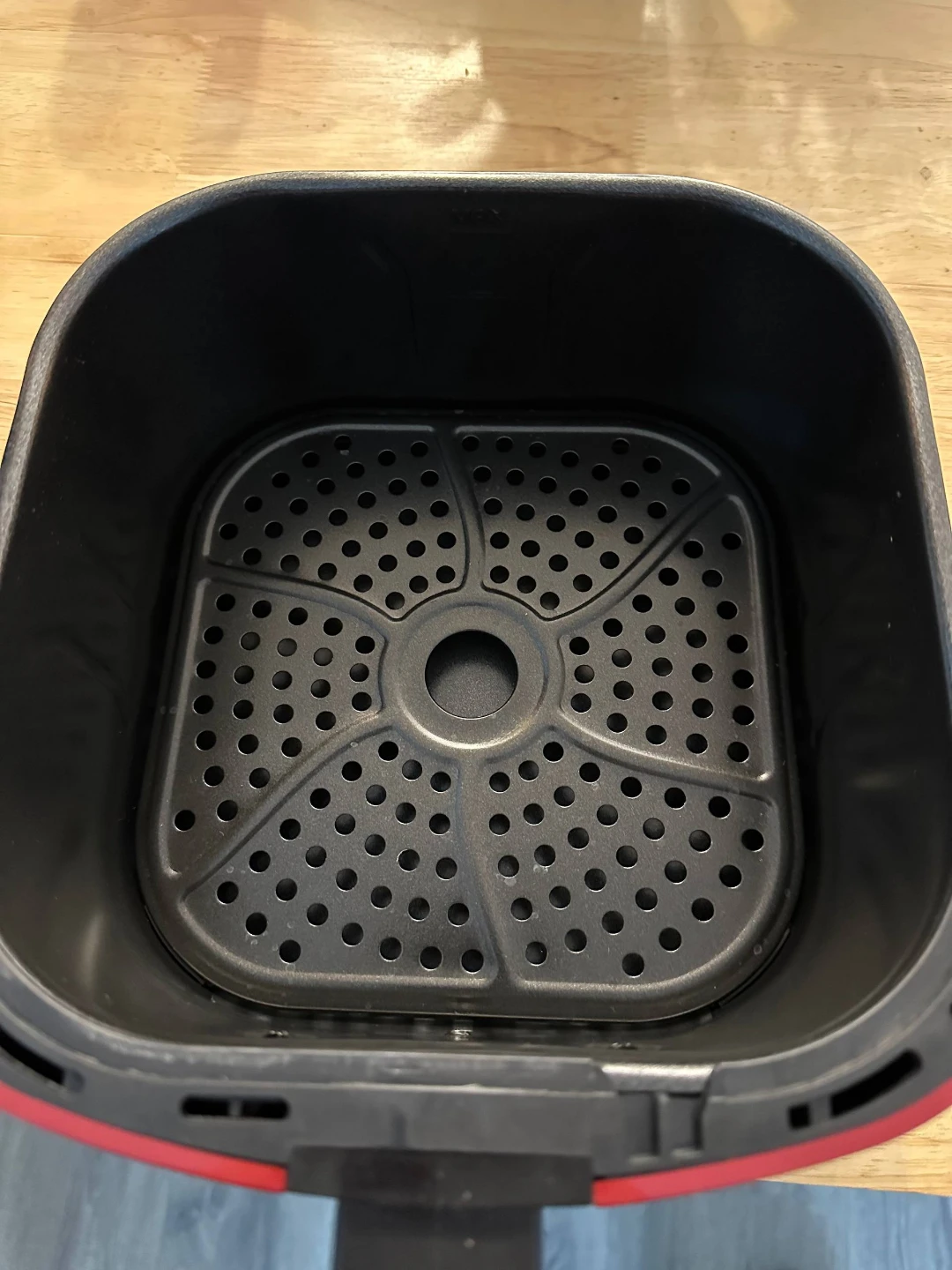 Red Fabuletta 4QT Digital Air Fryer – Like New - photo 3