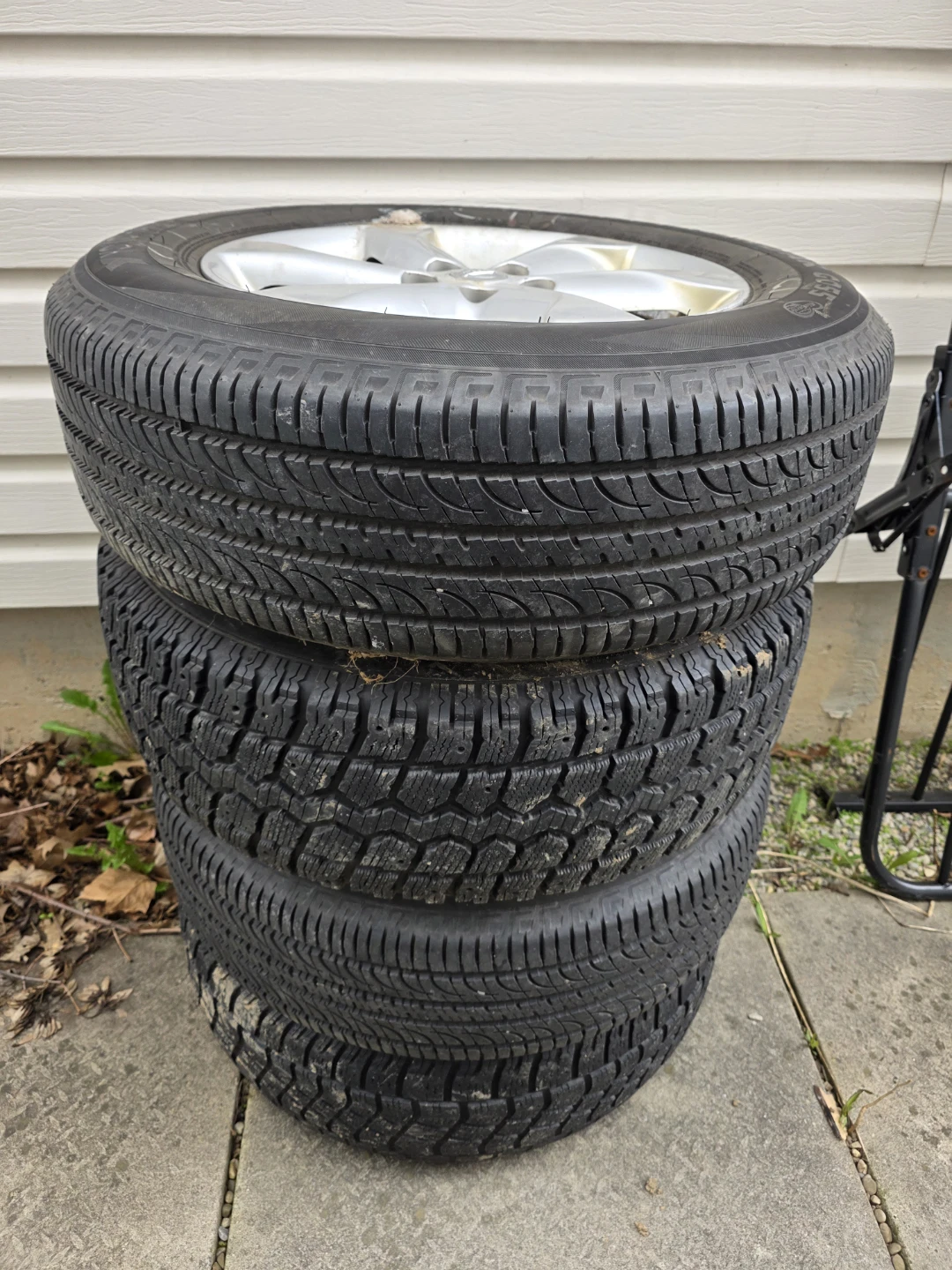 Set of 4 All-Season Tires with Rims - photo 2