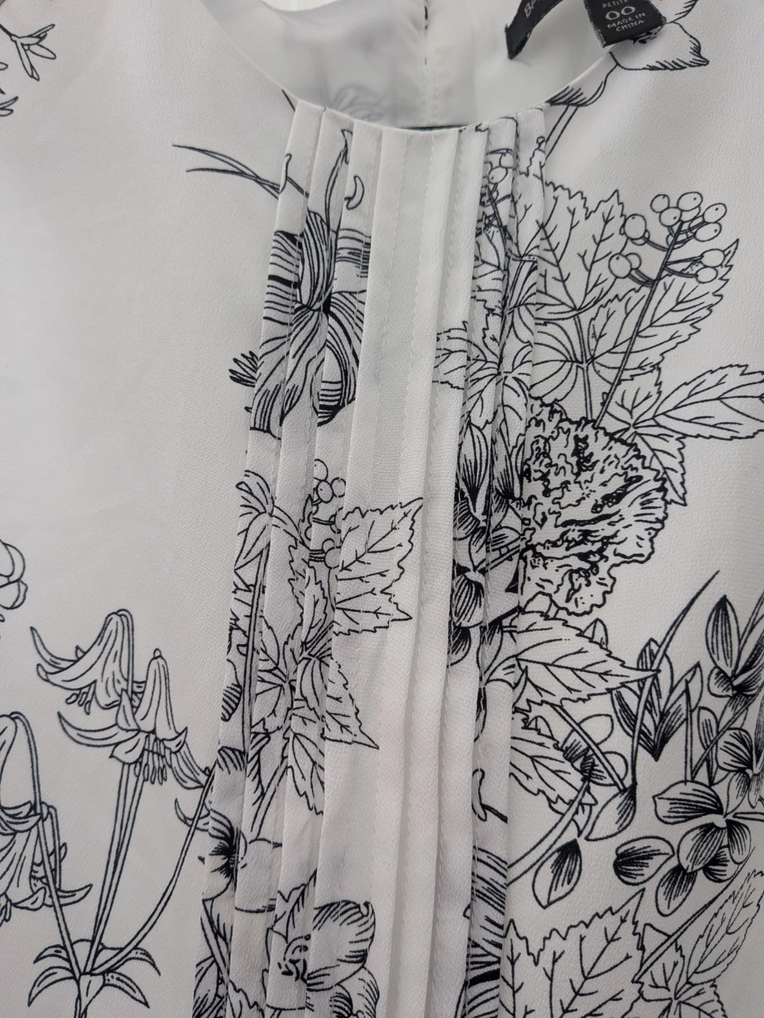 Banana Republic Petite Black and White Floral Sleeveless Dress - photo 3