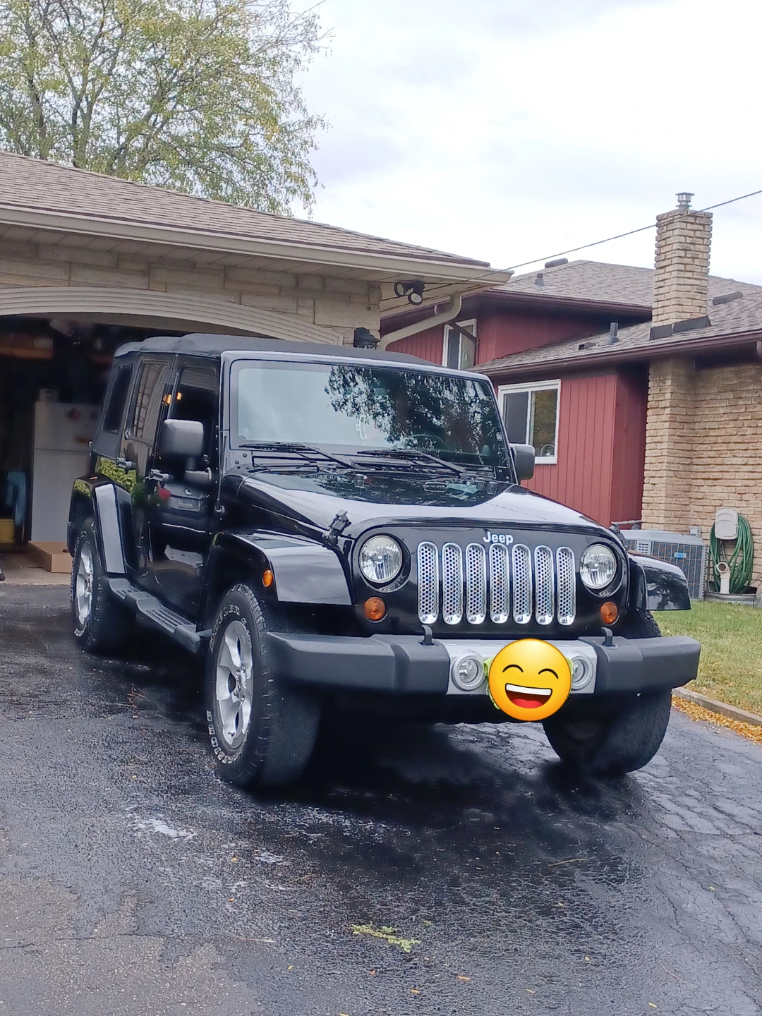 Black Jeep Wrangler Unlimited Sahara 4x4