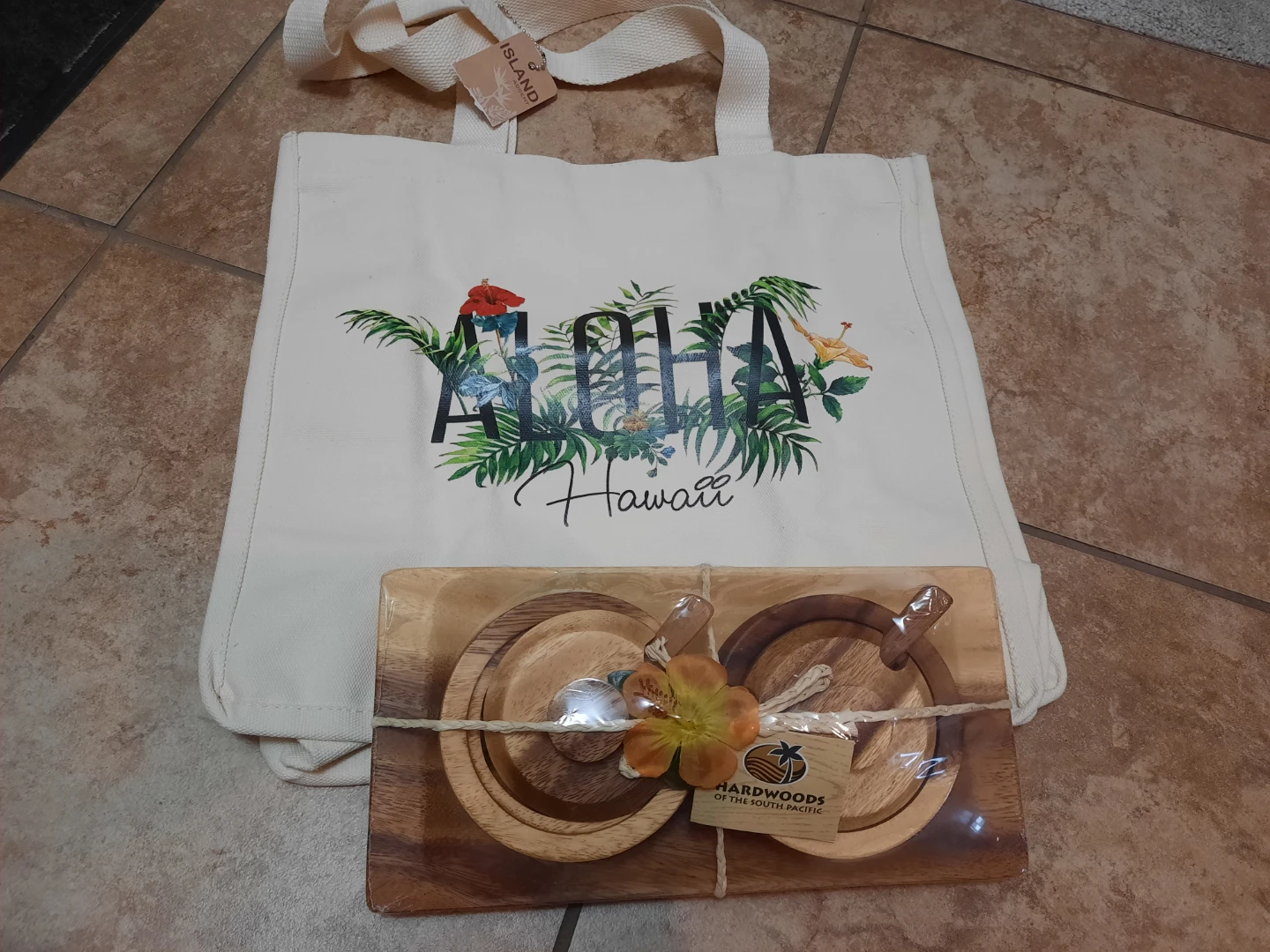 New condiment serving sets and a bag