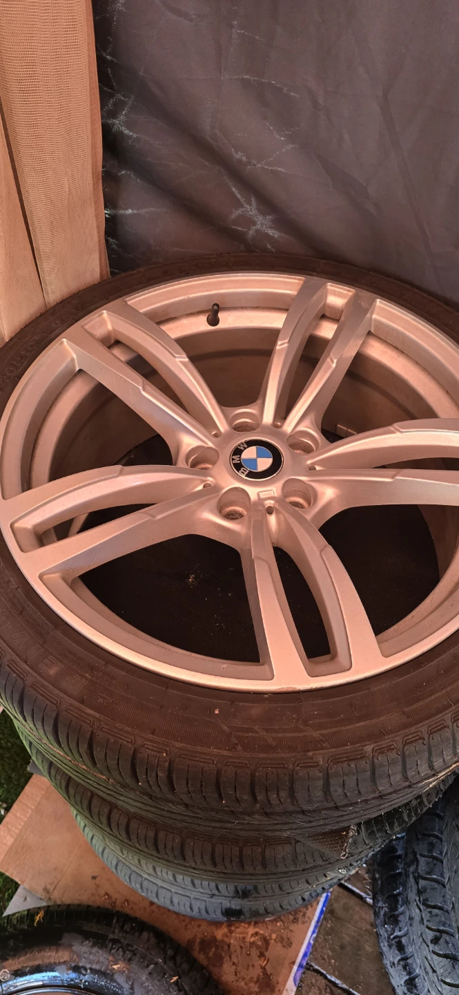 BMW Alloy Wheels with 235/40R19 Tires