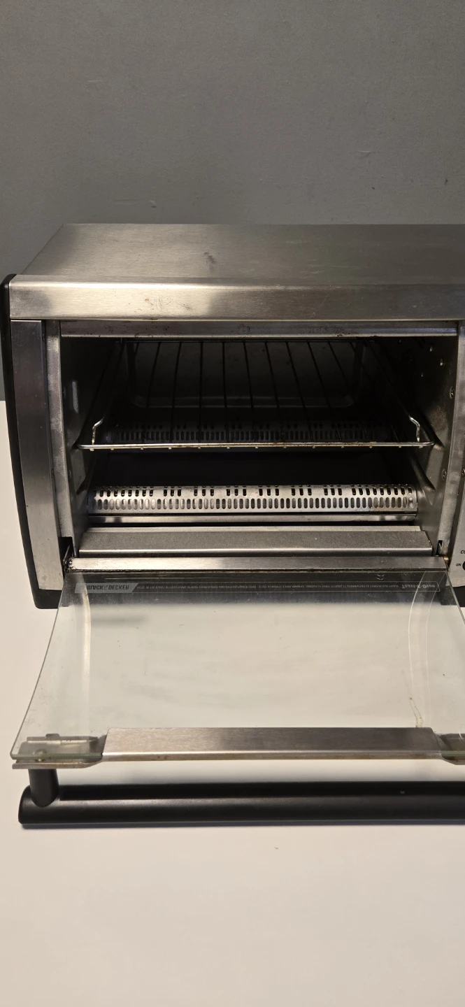 BLACK+DECKER 4-Slice Toaster Oven - photo 2