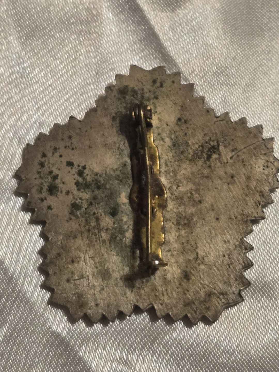 Vintage "Fruntas In Intrece" Badge with 1973 Date - photo 2