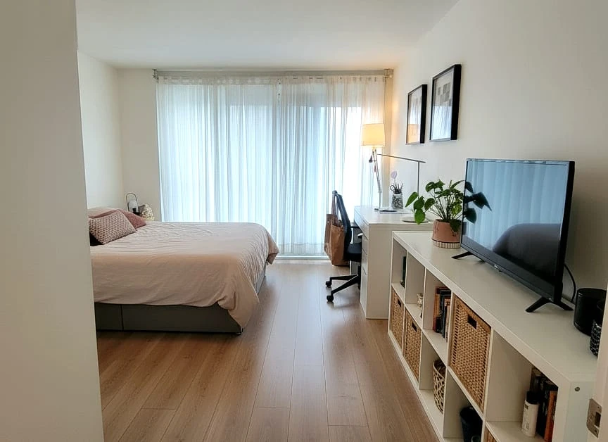 White Ikea Micke Desk with Drawer and Cable management - photo 2