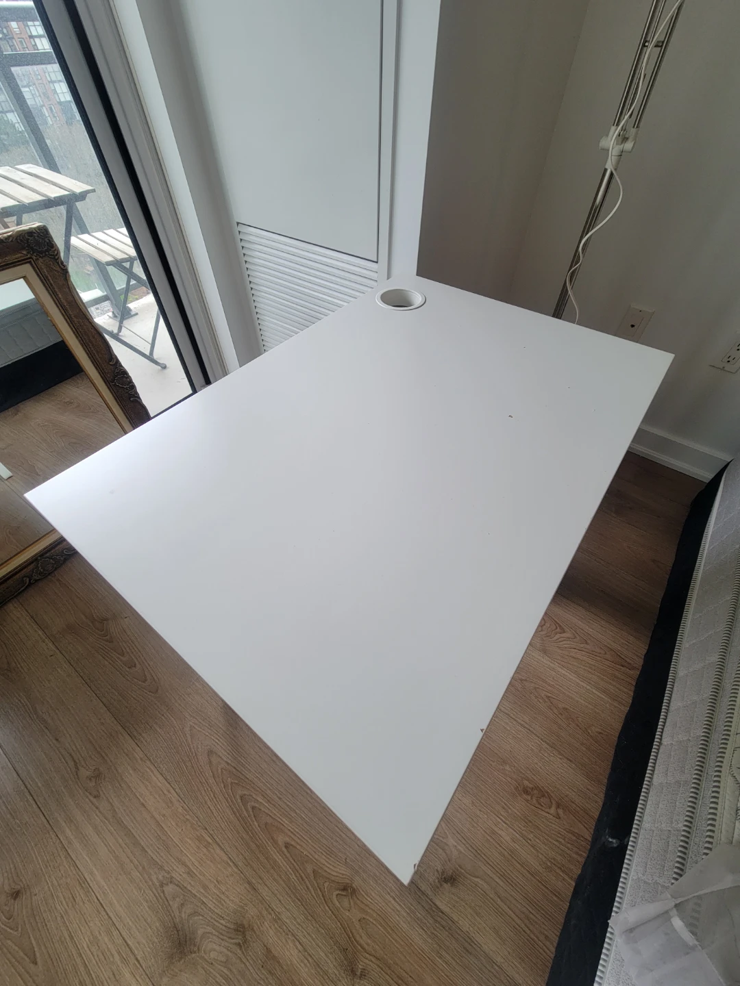 White Ikea Micke Desk with Drawer and Cable management - photo 5