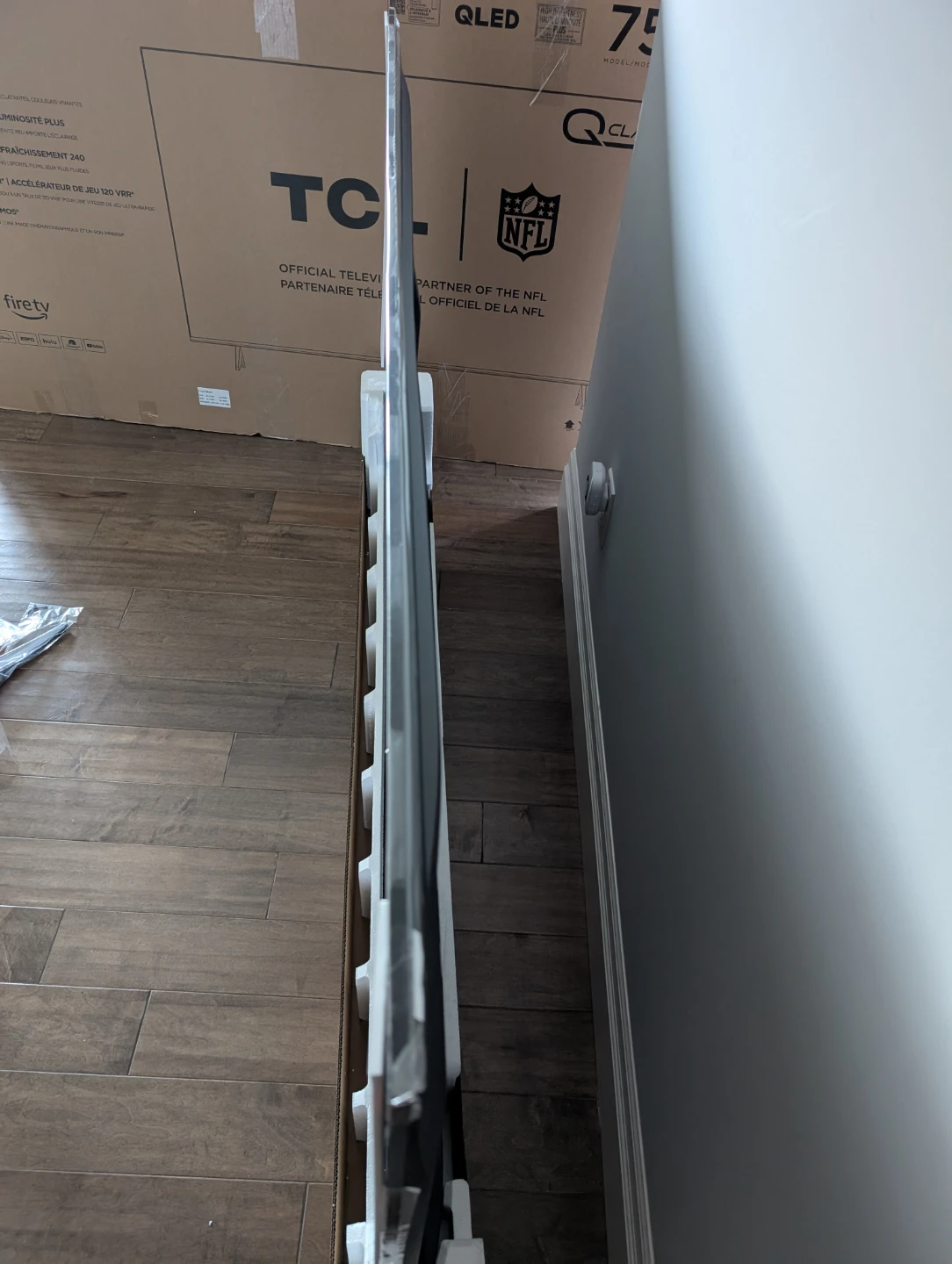 Brand New TCL 75” Inch 4K QLED Smart TV For Sale - photo 3