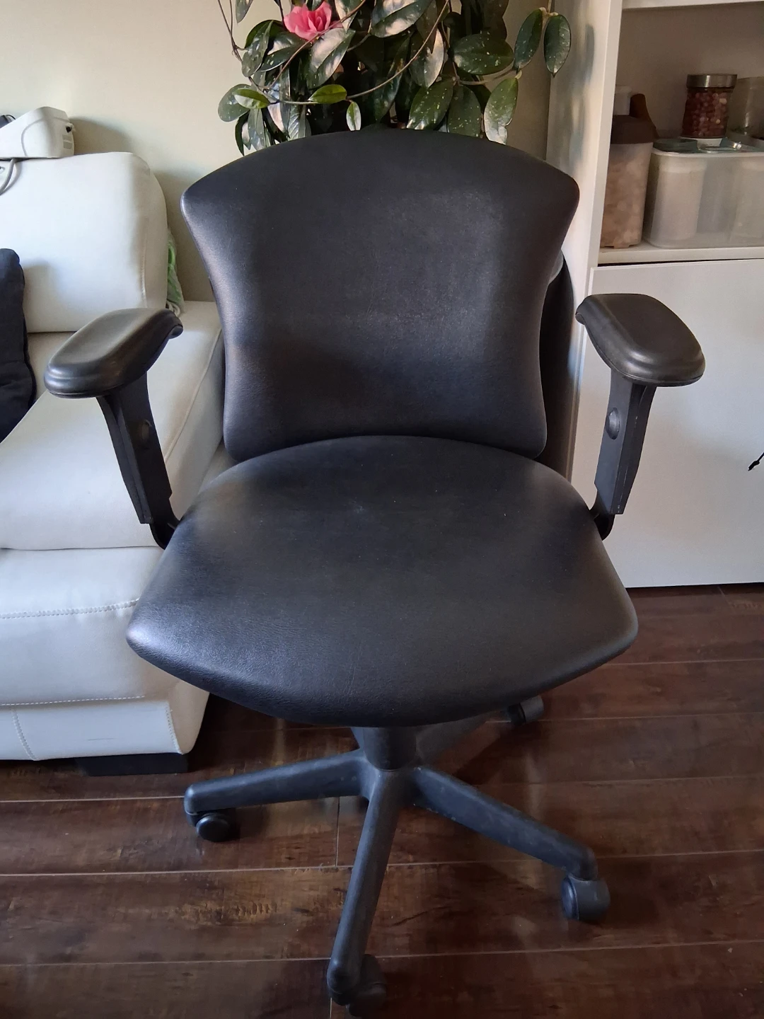 Black Office Chair heavy duty excellent condition