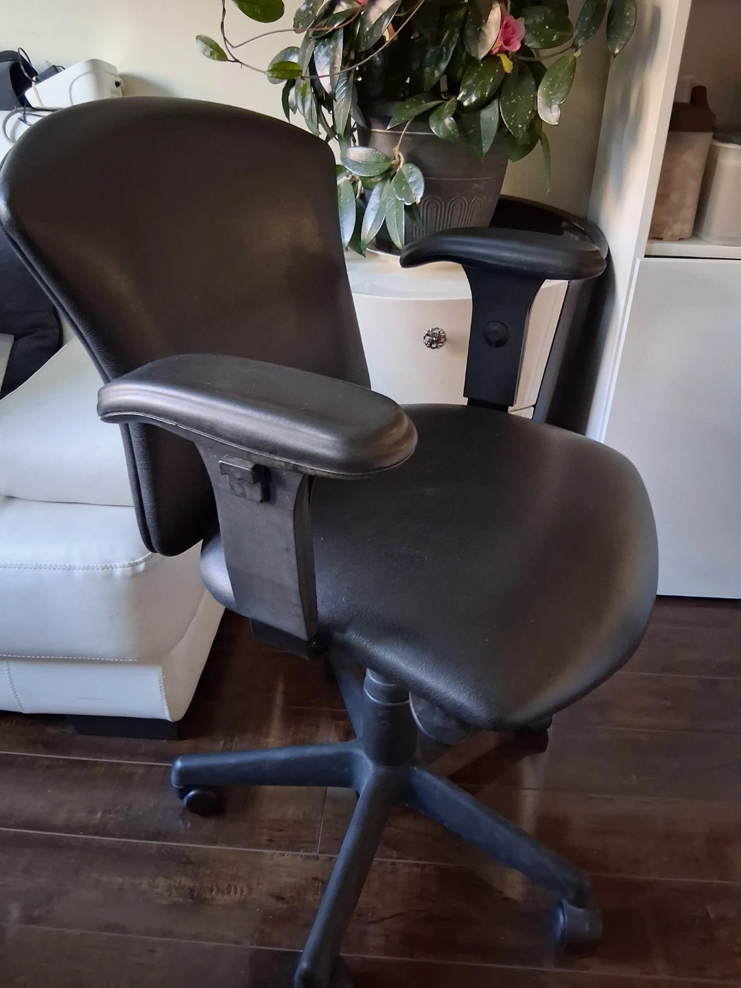 Black Office Chair heavy duty excellent condition - photo 3