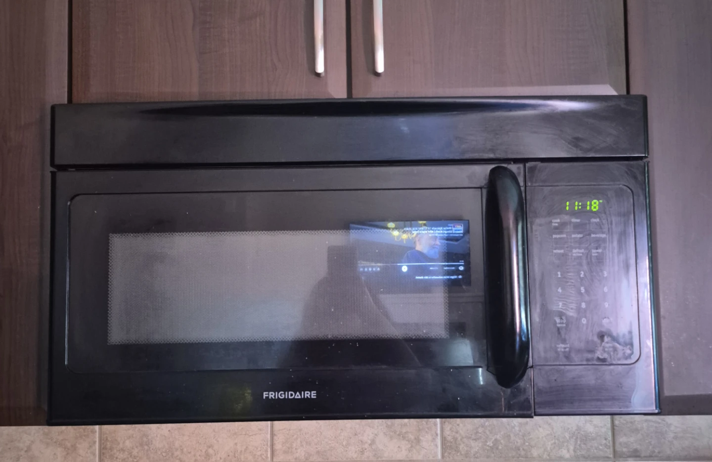 Frigidaire black stove and microwave set used - photo 4