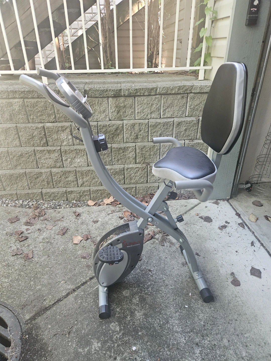 Sunny Health & Fitness Stationary Bike