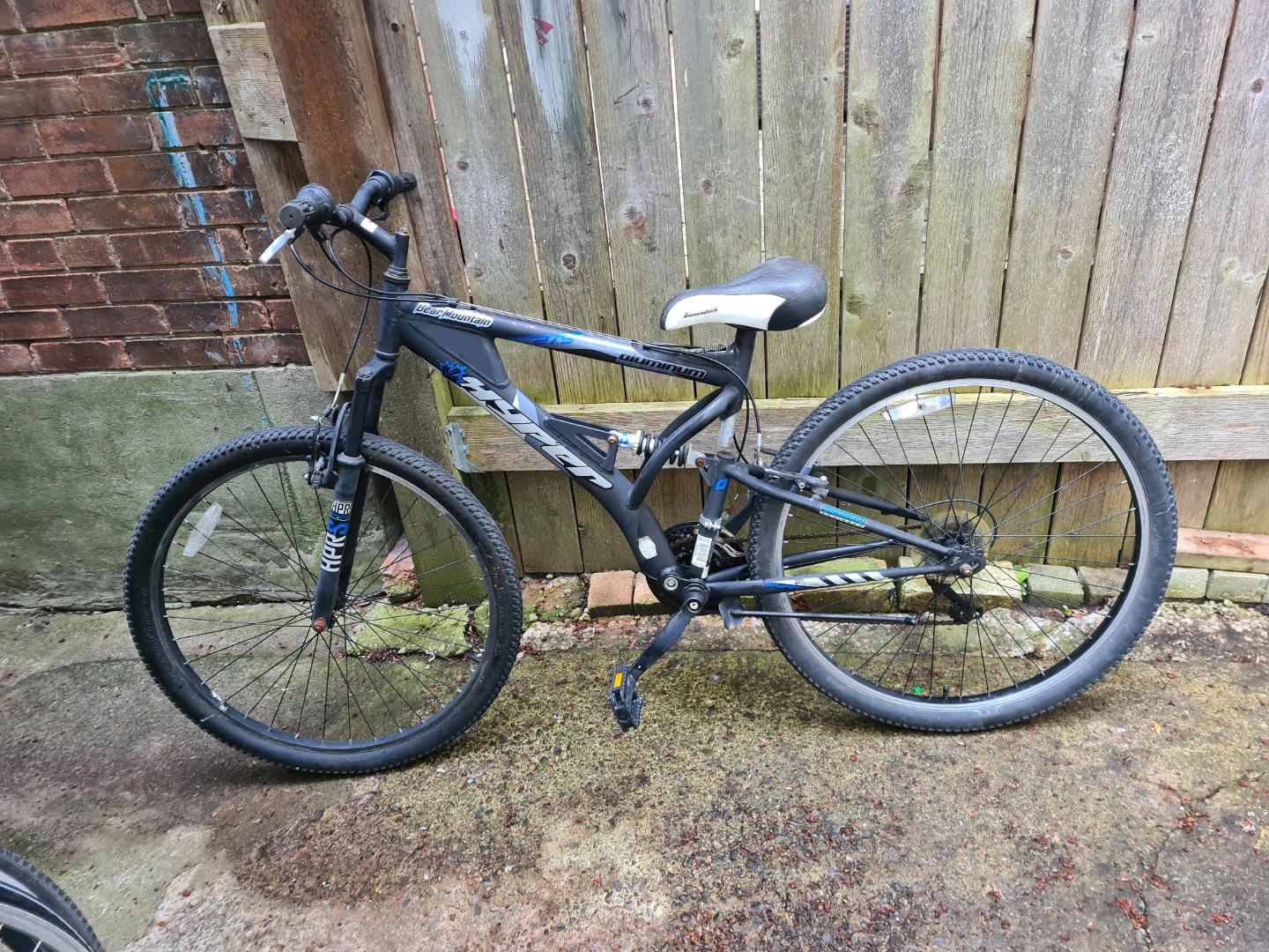 Black Dual Suspension Mountain Bike