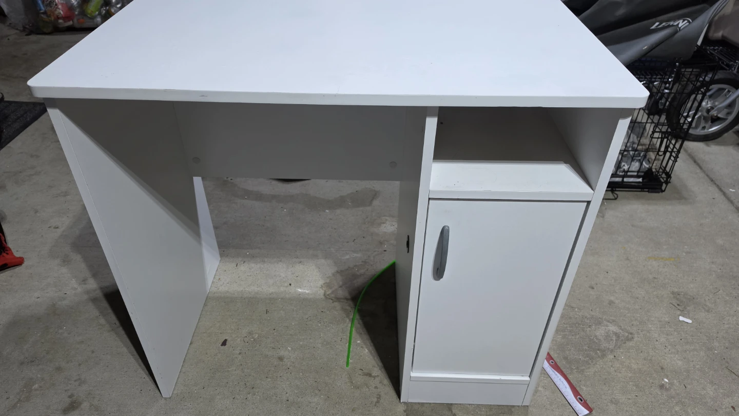Small bedroom desk. - photo 2